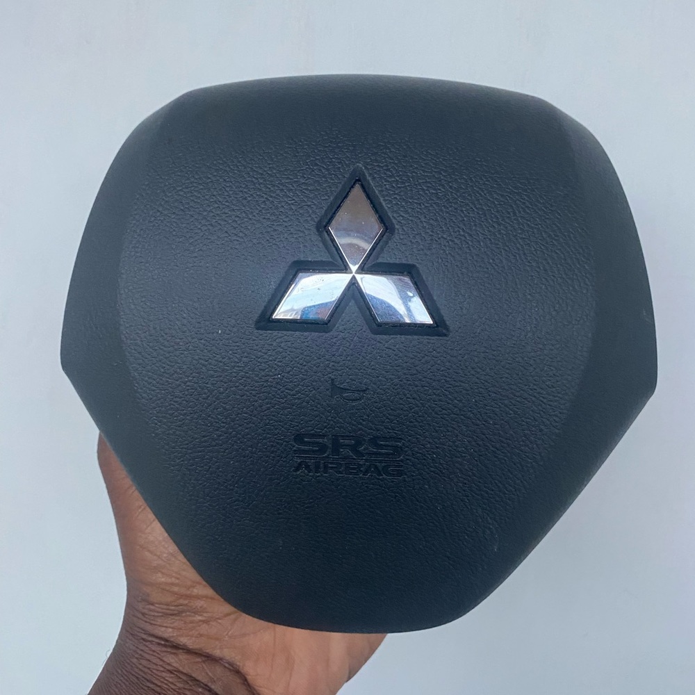 2017-2020 Mitsubishi Mirage steering wheel airbag